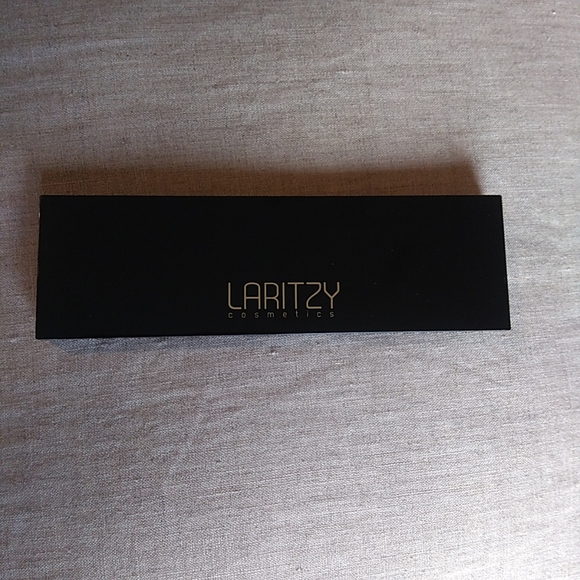 New in box LARITZY Palette in Burnt - Picture 4 of 8